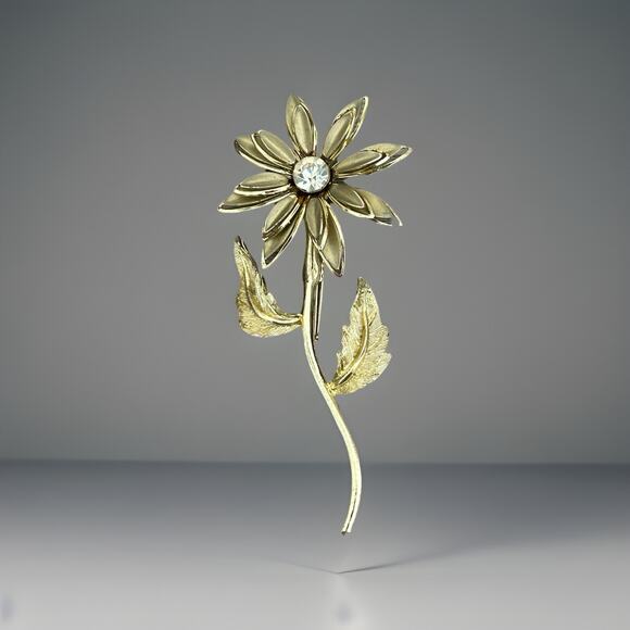 Lovely Vtg Gold Tone Flower Brooch - Picture 1 of 2